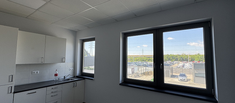 *** BRING YOUR BUSINESS TO THE WESTERN GATE OF BUDAPEST! ***